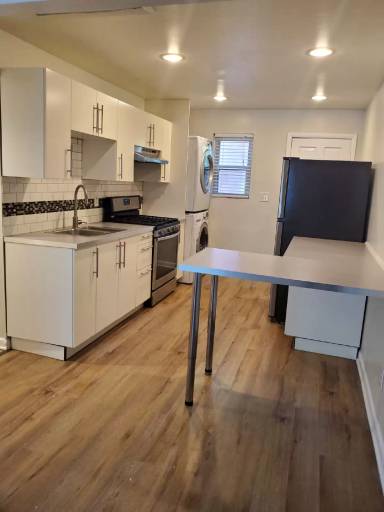 Main picture of 3193 E Point St