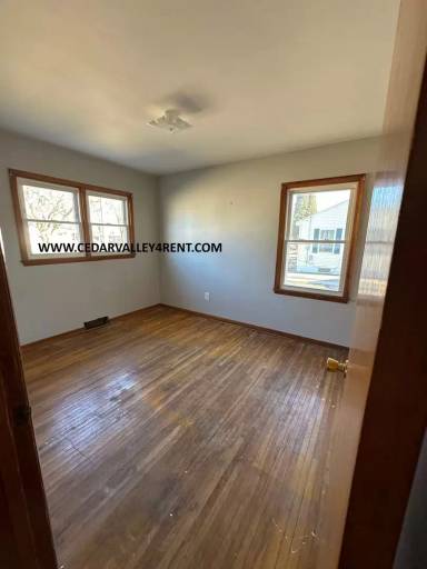 Main picture of 225 1st St