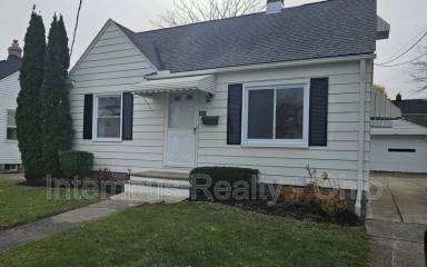 Main picture of 360 E 326th St