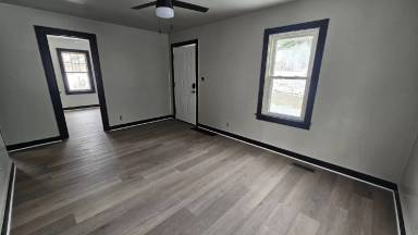 Main picture of 320 Superior Ave