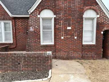 Main picture of 2416 NW 11th St