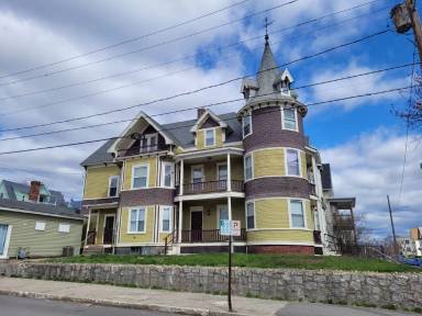 Main picture of 412 Cartier St