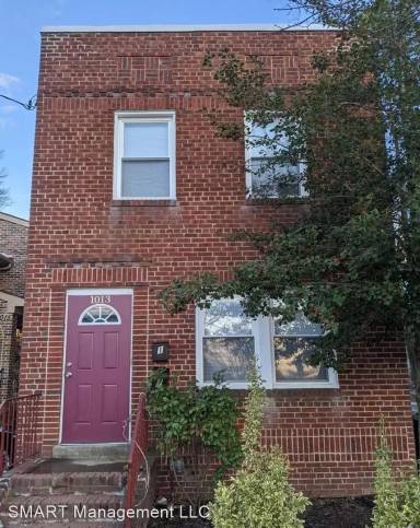 Main picture of 1013 46th St NE
