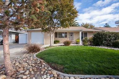 Main picture of 1411 Hollyhock St