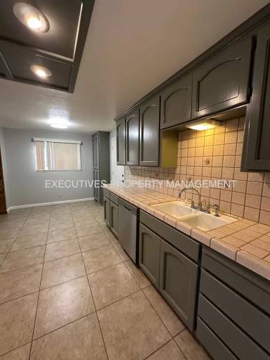 Main picture of 3220 Dakota St