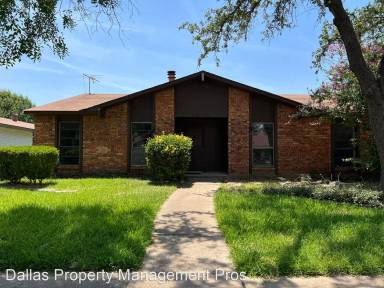 Main picture of 5009 Walker Dr