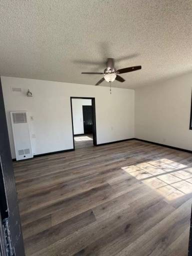 Main picture of 550 W Belmont St