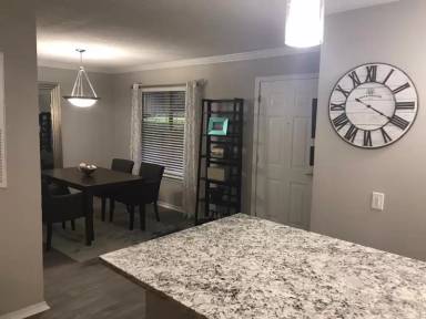Main picture of 1401 West Paces