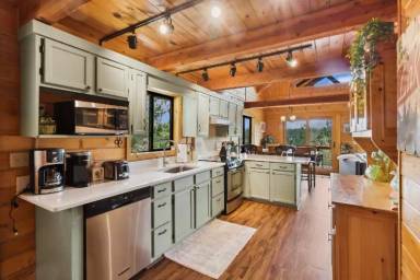 Main picture of 168 Carpenter Ln