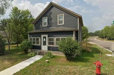 Main picture of 325 Riverside Ave N