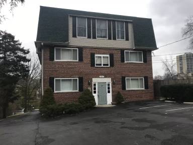 Main picture of 944 Summit Ave