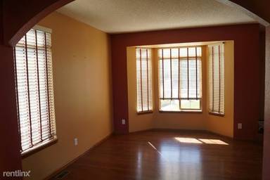 Main picture of 1124 Hillside Ln