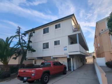 Main picture of 836 Main St