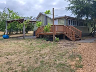 Main picture of 4500 NW McLoughlin Dr