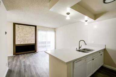 Main picture of 451 S Harvard Blvd