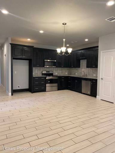 Main picture of 301 E Willingham St