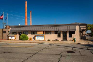 Main picture of 2425 16th St S
