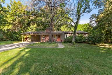 Main picture of 1831 N Greenvalley Ave