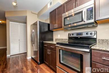 Main picture of 1000 Oakcrest St