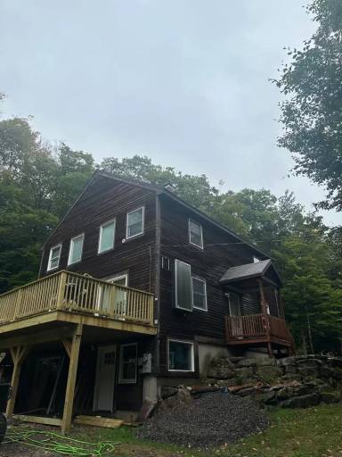Main picture of 562 Straits Rd