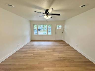 Main picture of 2425 Himes Rd
