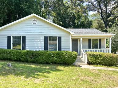 Main picture of 5224 Colonial Cir N