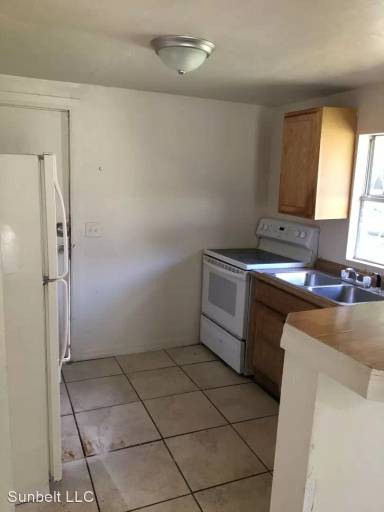 Main picture of 13 Lenox Ct