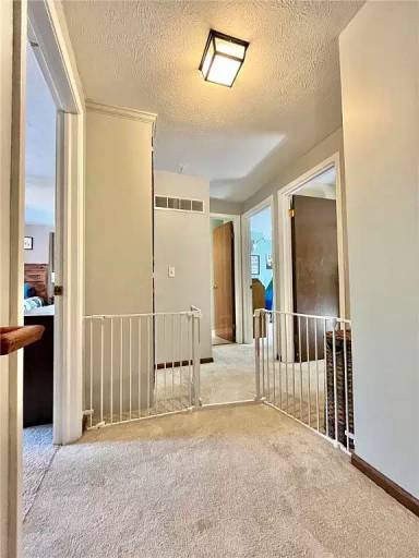 Main picture of 50 Woodridge Trl