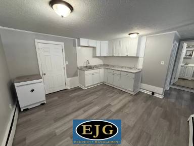 Main picture of 158 S Main St