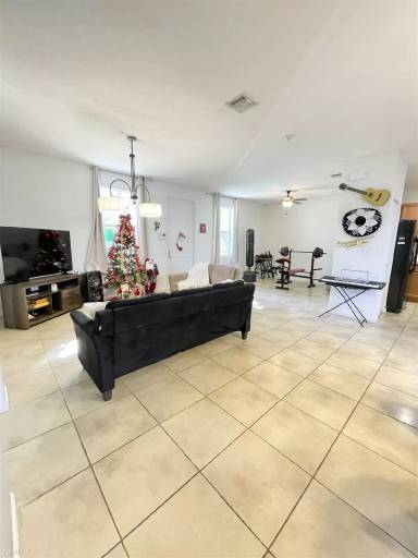 Main picture of 11601 SW 244th St