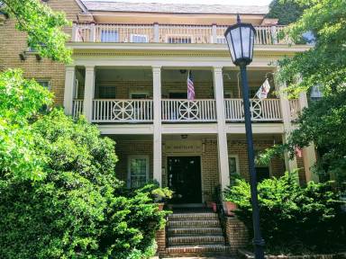 Main picture of 2832 Monument Ave