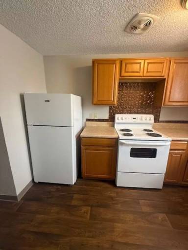 Main picture of 2701 S Emporia St