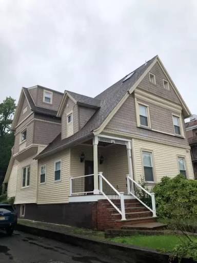 Main picture of 10 Hawthorne Pl