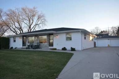 Main picture of 985 Morris Ave