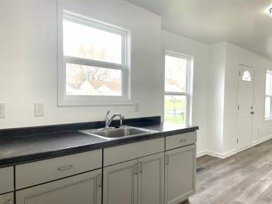 Main picture of 2025 N Linwood Ave