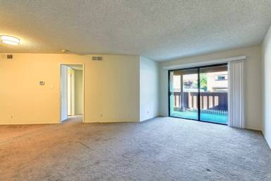 Main picture of 999 W Evelyn Ter