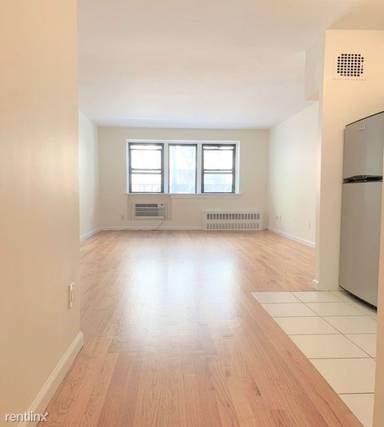 Main picture of 320 E 90th St