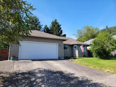 Main picture of 2301 SE Chinaberry Ave