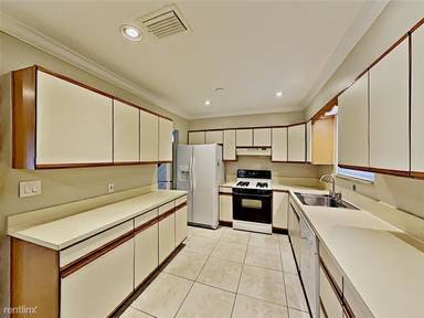 Main picture of 1115 N 14th Ave