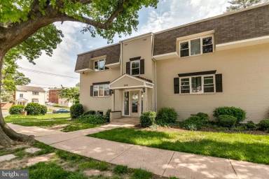 Main picture of 6198 Greenwood Dr