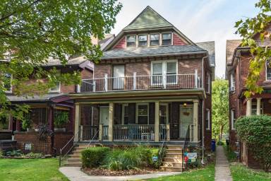 Main picture of 4745 Commonwealth St