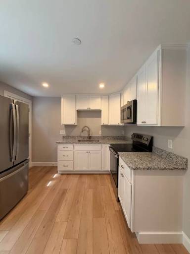 Main picture of 439 Main St