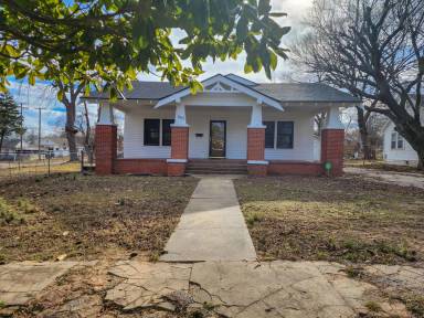 Main picture of 602 W Washington St