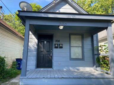 Main picture of 308 E Seventh St
