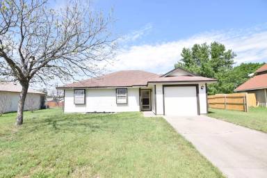 Main picture of 2105 Caprice Dr