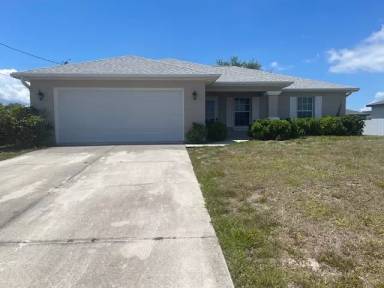 Main picture of 1732 NW 5th Pl