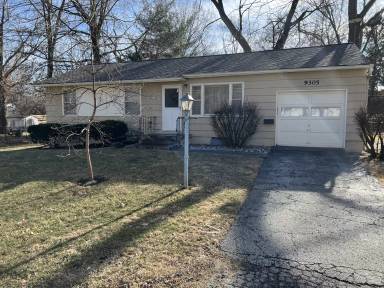 Main picture of 9305 E 69th St