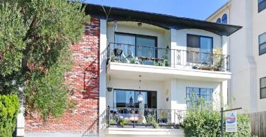 Main picture of 1306 Armacost Ave