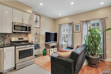 Main picture of 147 Van Horne St