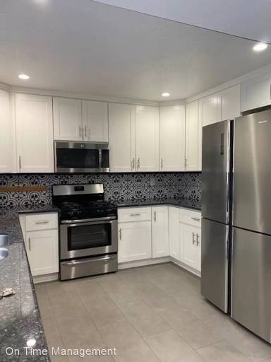 Main picture of 825 W 6th St